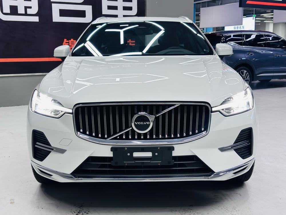 Volvo XC60 2023 — фото автомобиля