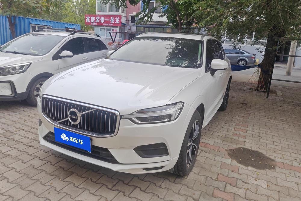 Volvo XC60 2018 — фото автомобиля