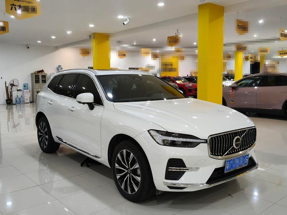 Volvo XC60 2025 — фото автомобиля