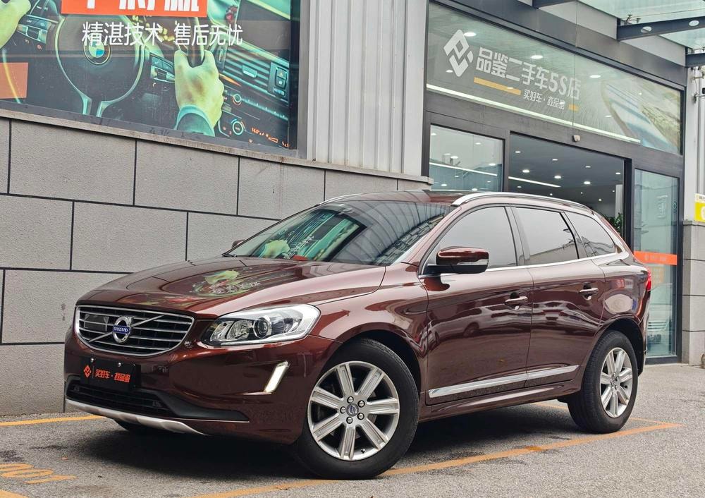 Volvo XC60 2016 — фото автомобиля