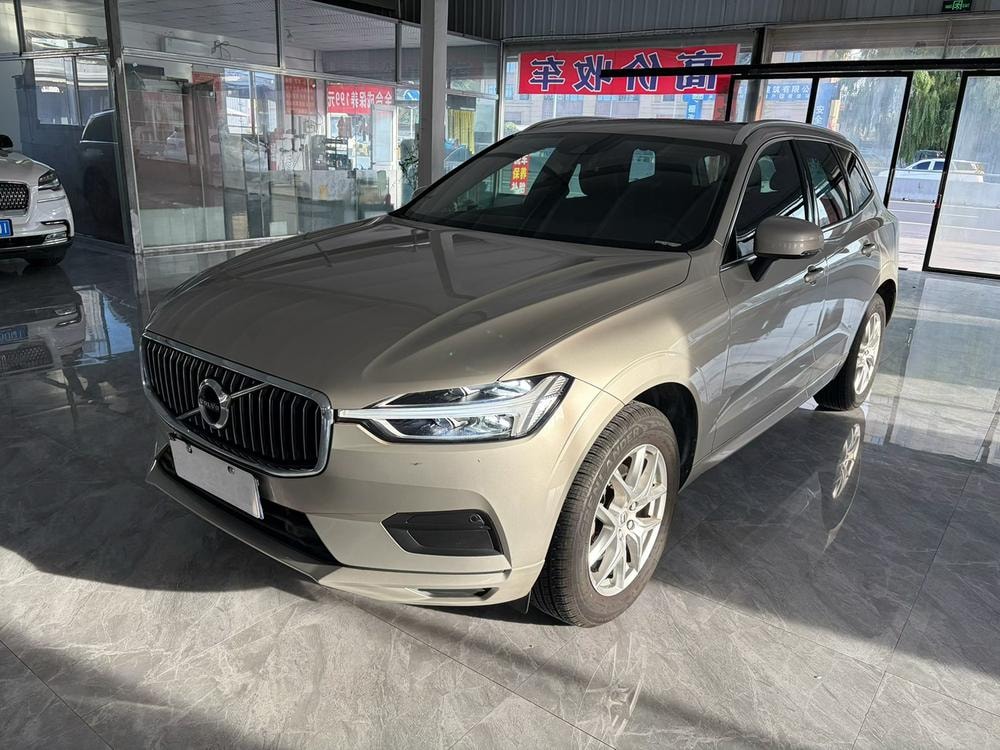 Volvo XC60 2019 — фото автомобиля