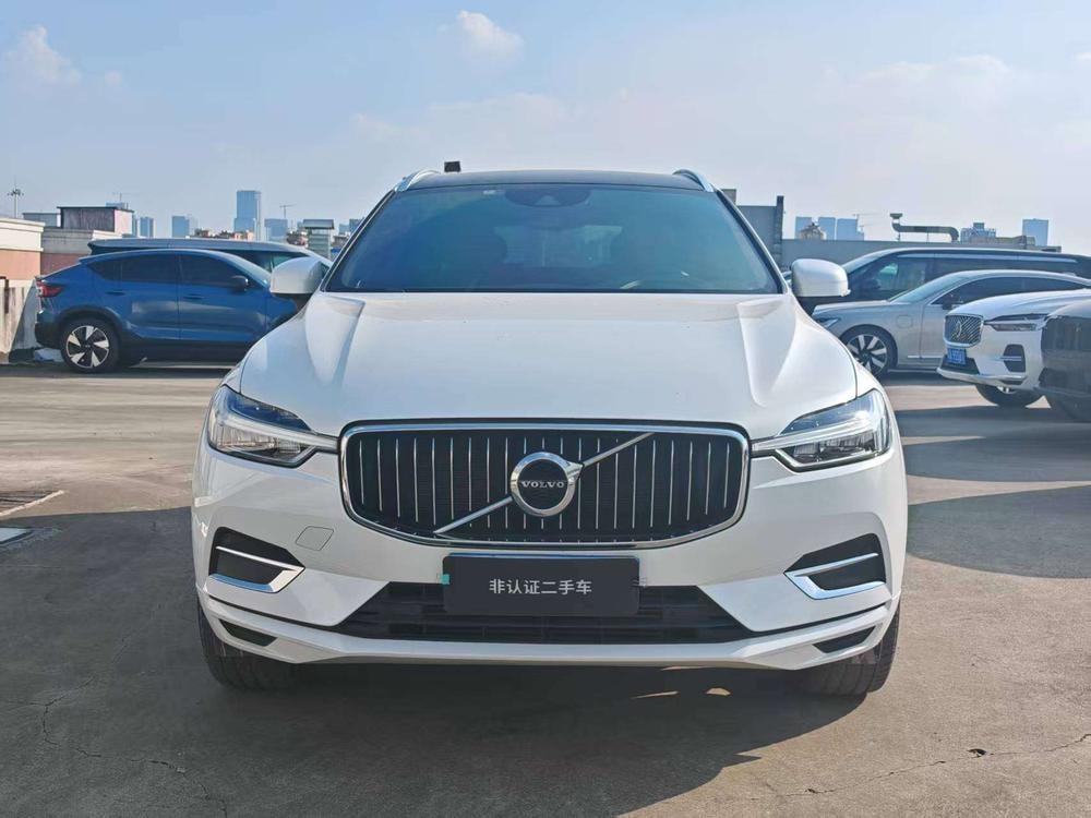 Volvo XC60 2021 — фото автомобиля