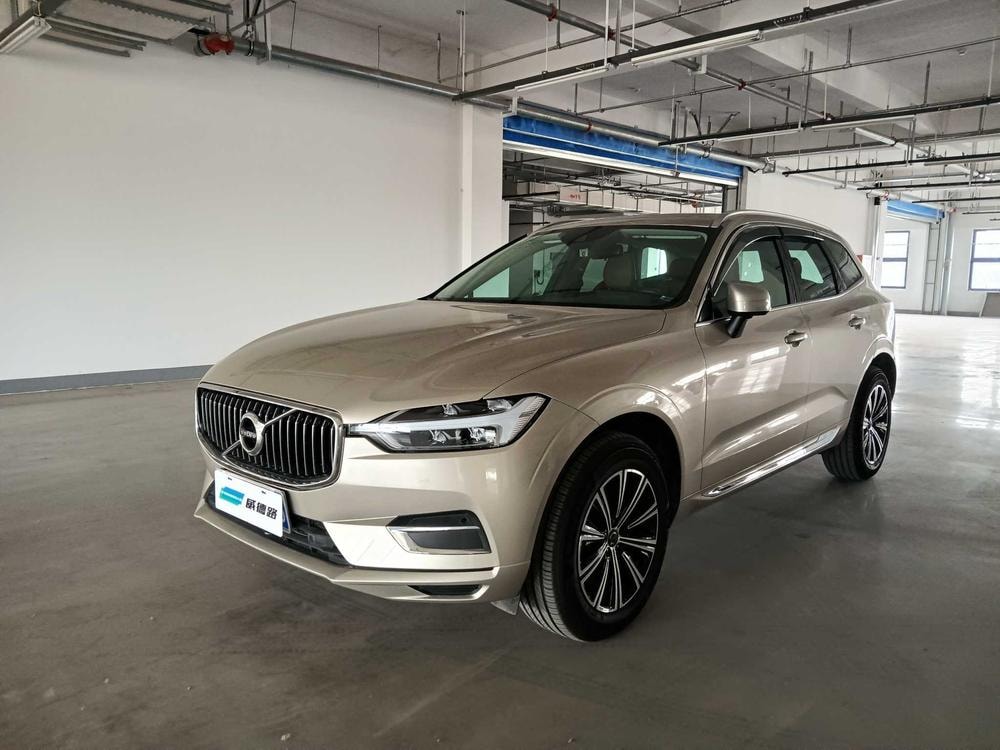Volvo XC60 2020 — фото автомобиля