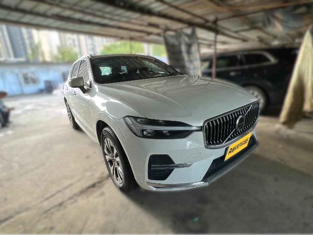 Volvo XC60 2023 — фото автомобиля