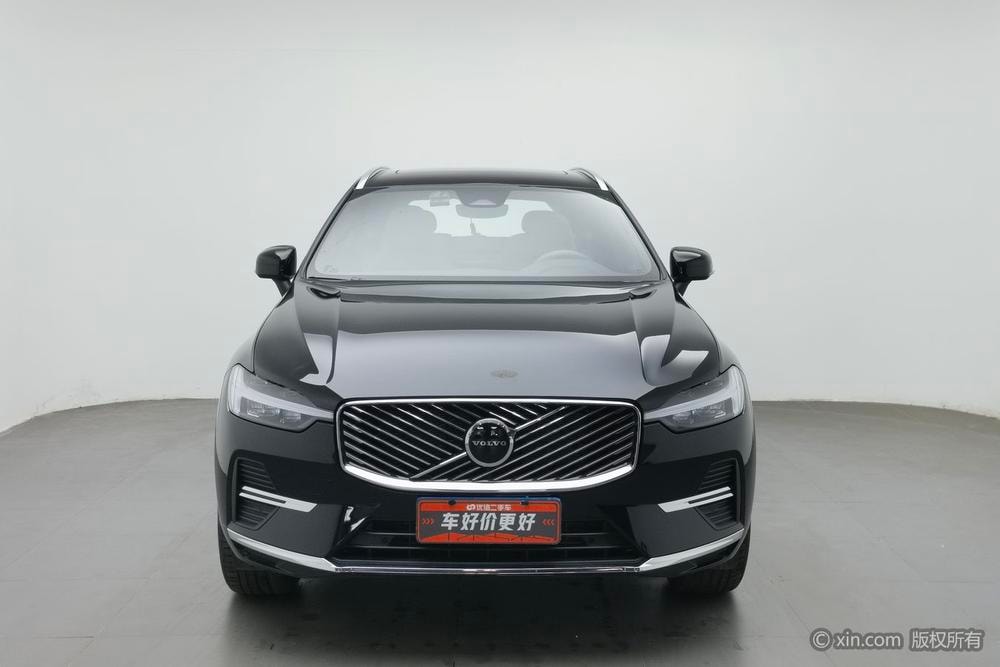 Volvo XC60 2026 — фото автомобиля
