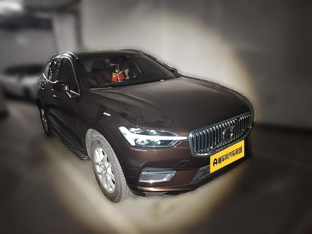 Volvo XC60 2021 — фото автомобиля