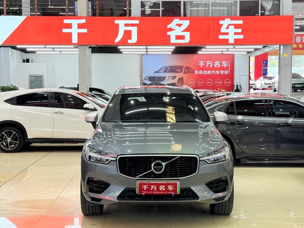 Volvo XC60 PHEV 2019 — фото автомобиля
