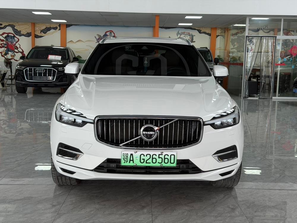 Volvo XC60 PHEV 2021 — фото автомобиля 1