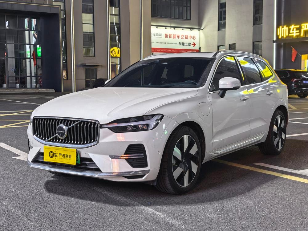 Volvo XC60 PHEV 2024 — фото автомобиля 1