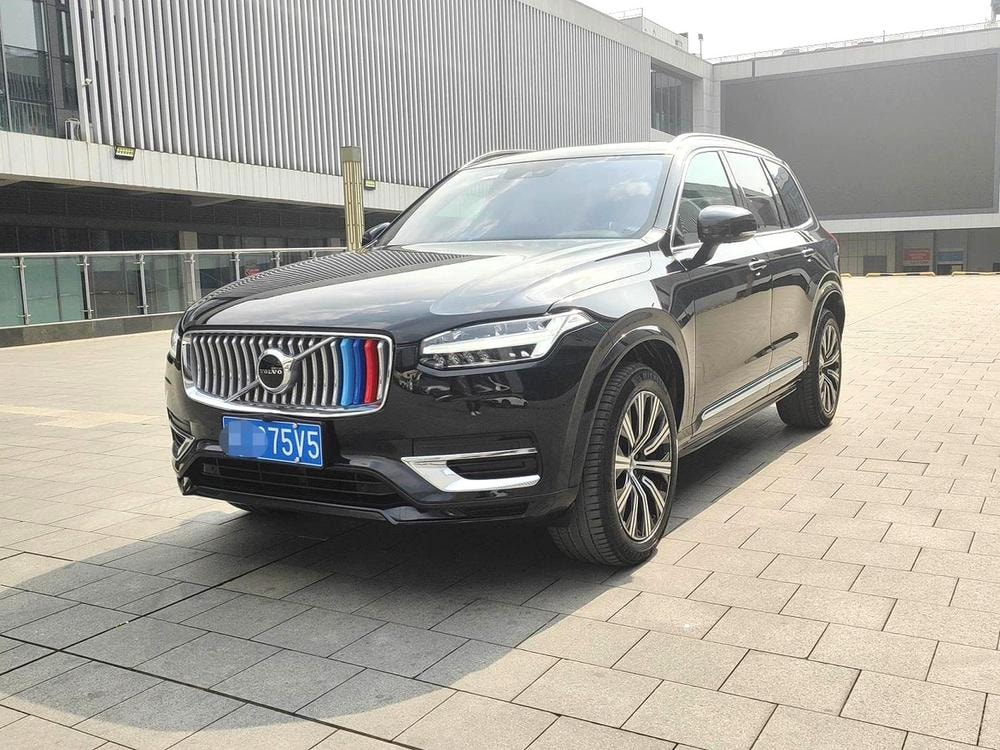 Volvo XC90 2022 — фото автомобиля