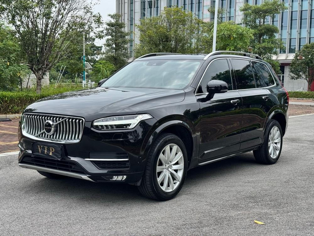 Volvo XC90 2015 — фото автомобиля 1