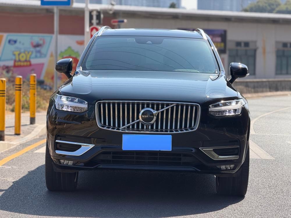 Volvo XC90 2021 — фото автомобиля