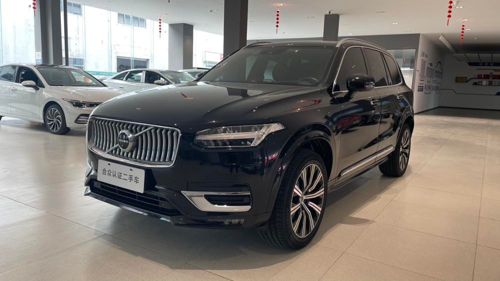Volvo XC90 2021 — фото автомобиля