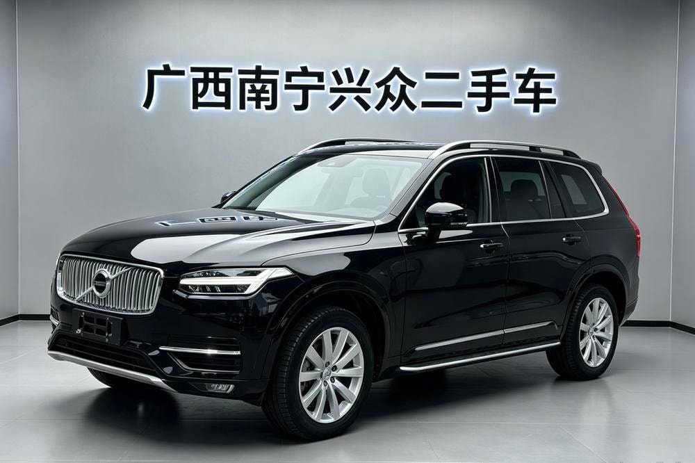 Volvo XC90 2018 — фото автомобиля 1