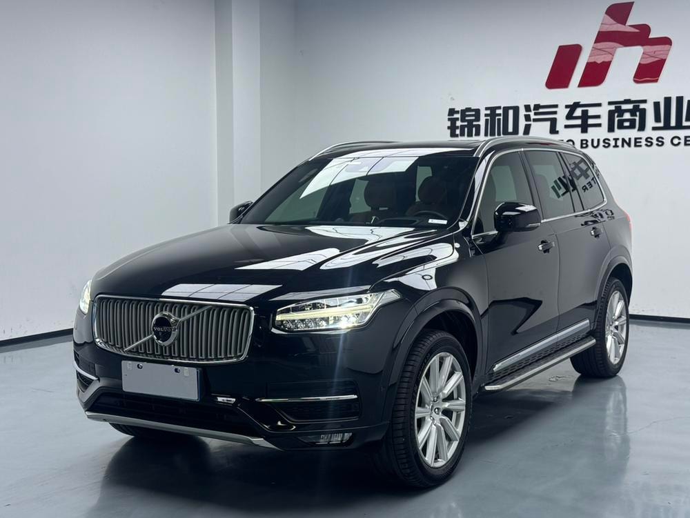 Volvo XC90 2018 — фото автомобиля 1
