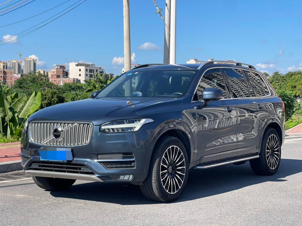 Volvo XC90 2018 — фото автомобиля