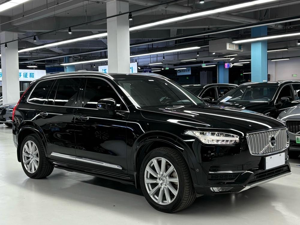 Volvo XC90 2019 — фото автомобиля 1
