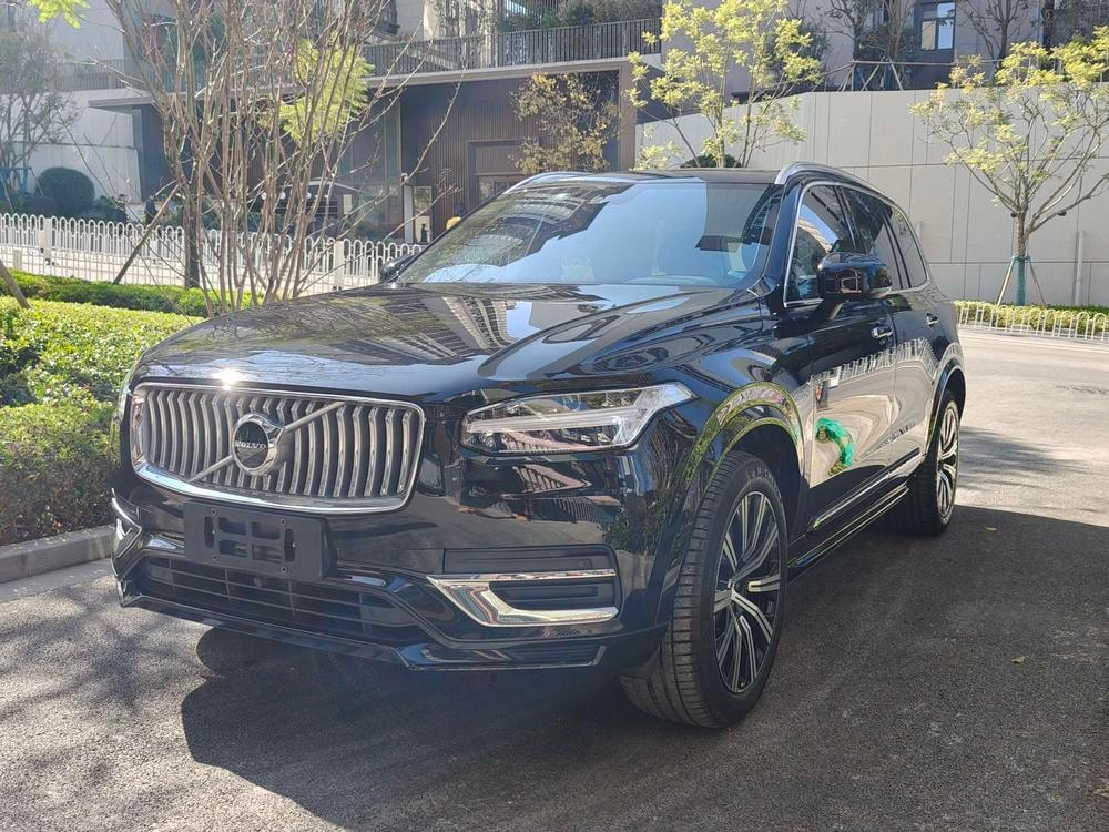 Volvo XC90 2022 — фото автомобиля