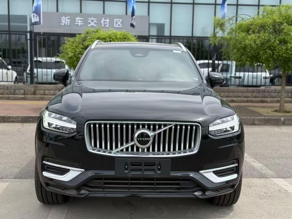 Volvo XC90 2023 — фото автомобиля 1