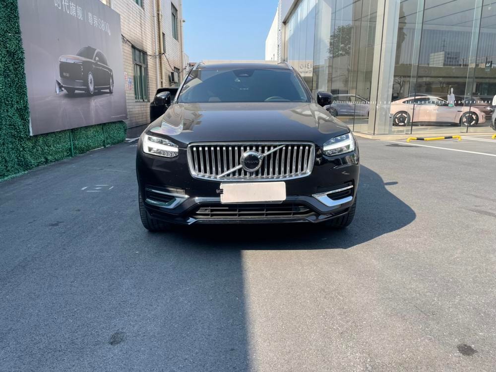 Volvo XC90 2023 — фото автомобиля