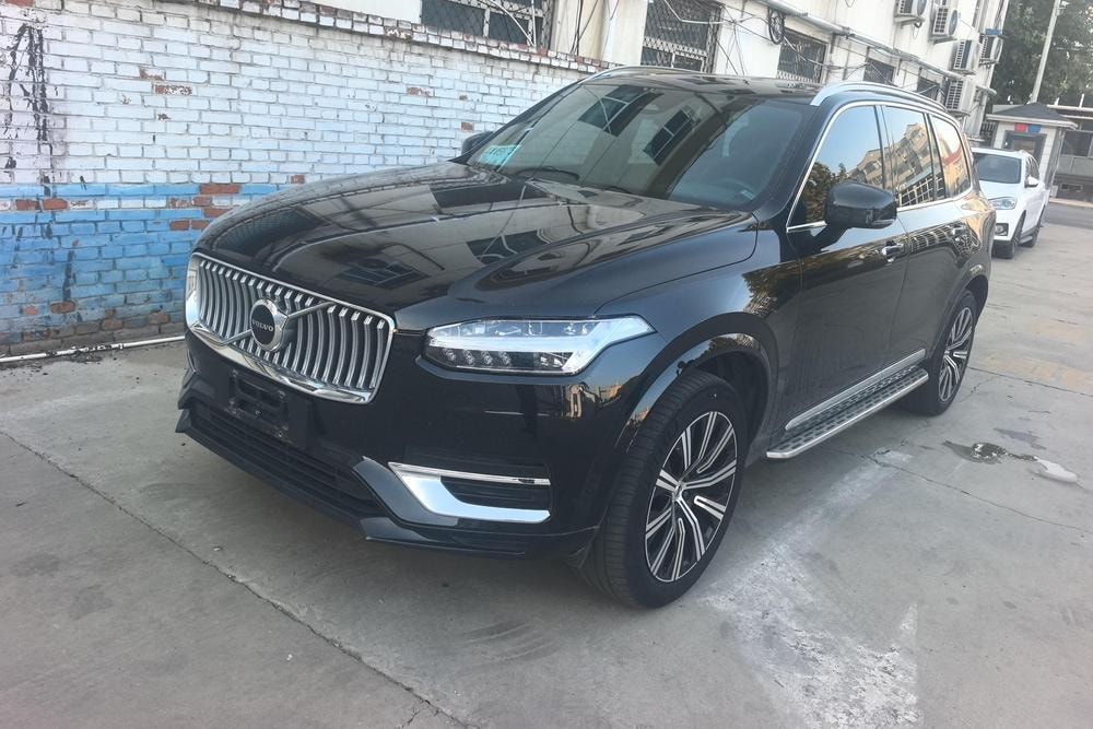 Volvo XC90 2023 — фото автомобиля