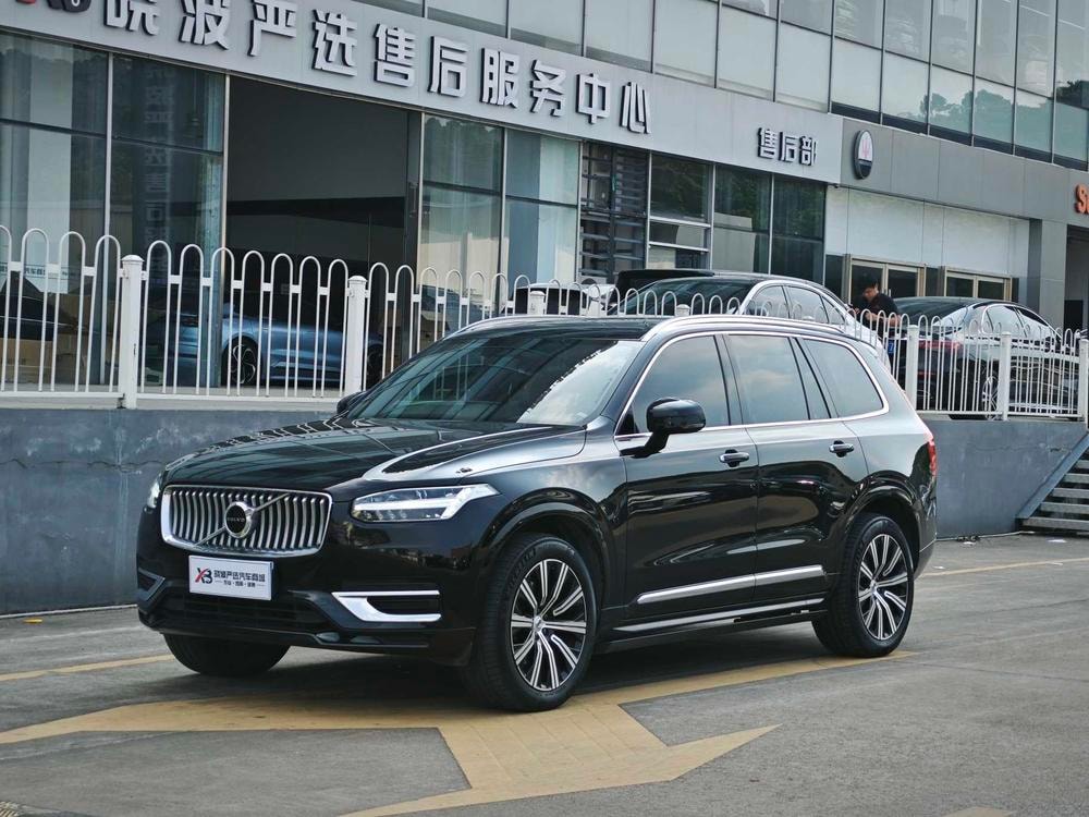 Volvo XC90 2022 — фото автомобиля