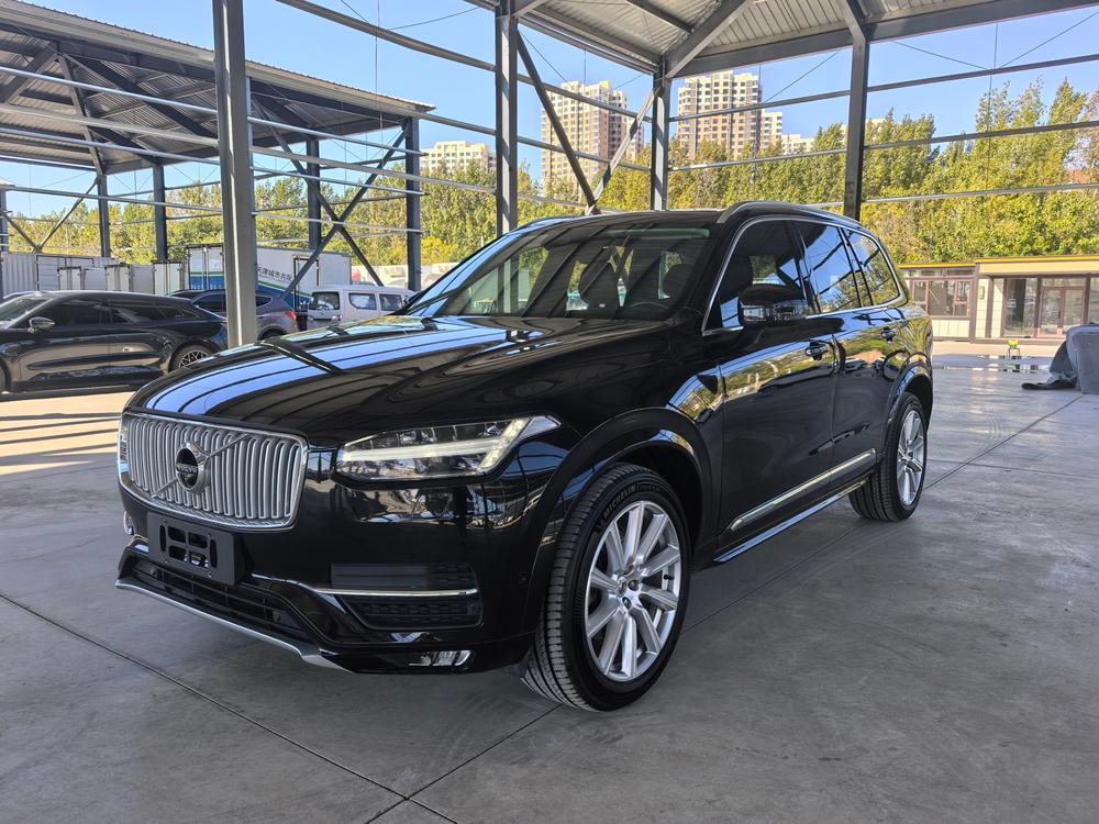 Volvo XC90 2018 — фото автомобиля