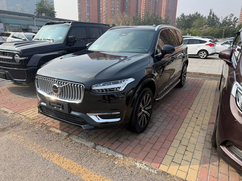 Volvo XC90 2025 — фото автомобиля