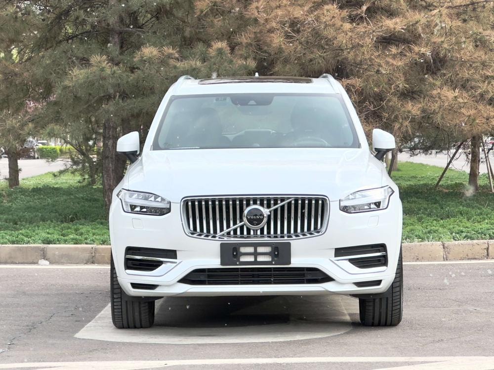 Volvo XC90 PHEV 2022 — фото автомобиля 1