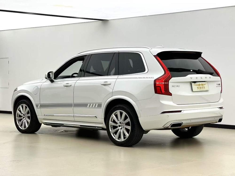 Volvo XC90 PHEV 2019 — фото автомобиля 1