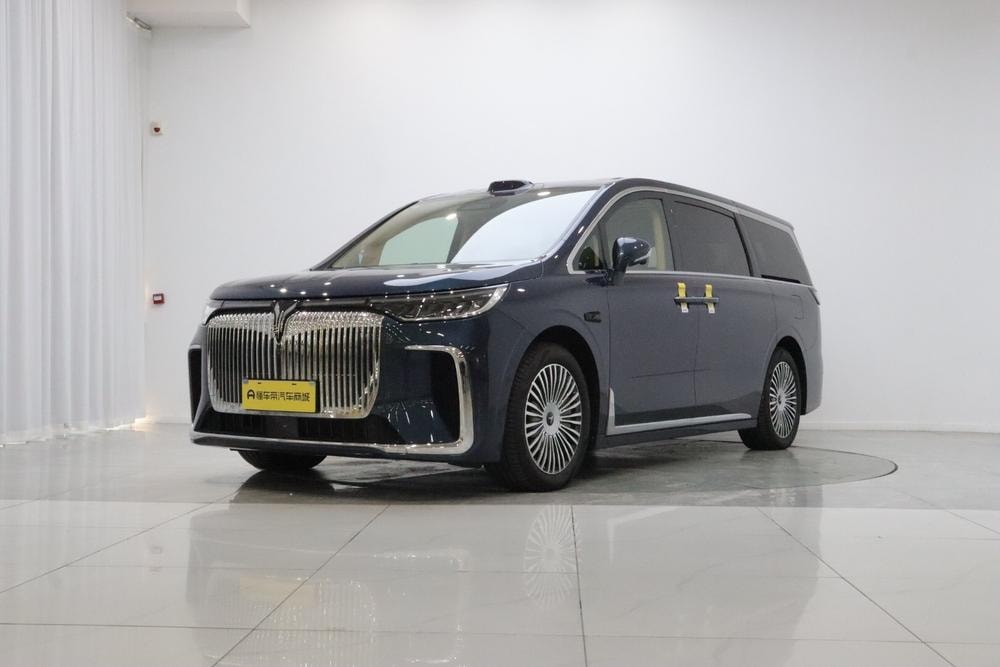 Voyah Dreamer PHEV 2025 — фото автомобиля 1