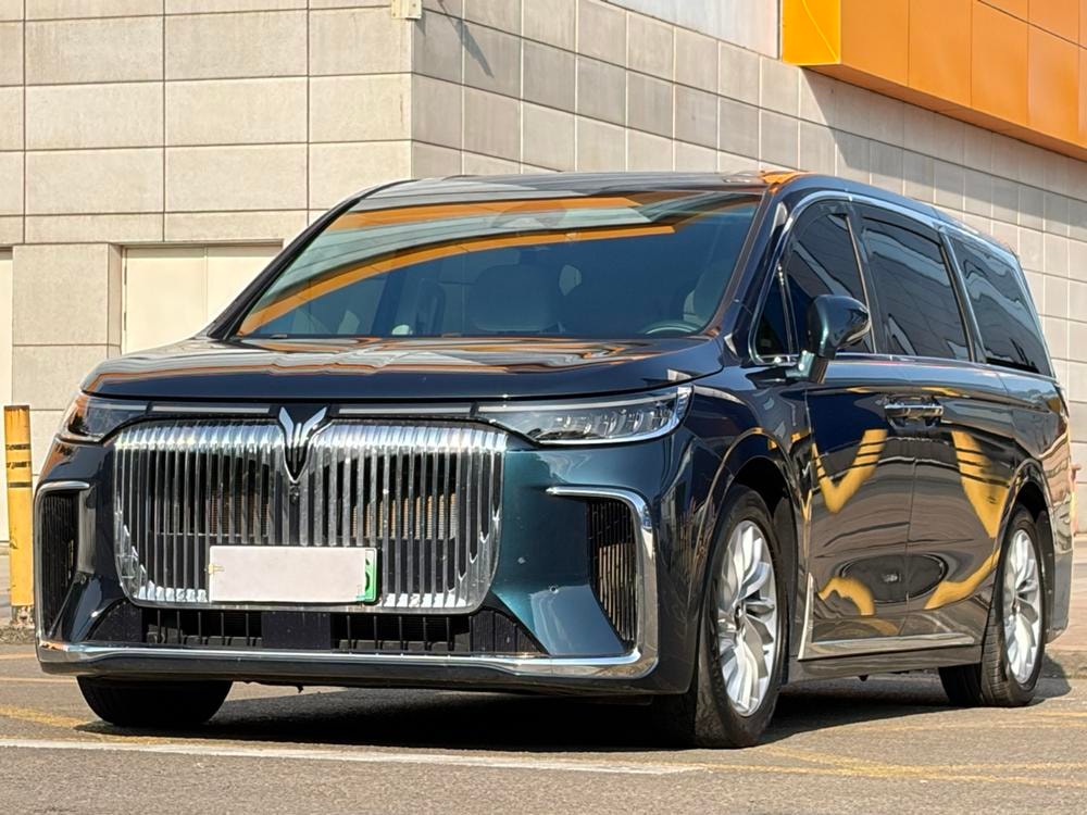 Voyah Dreamer PHEV 2025 — фото автомобиля