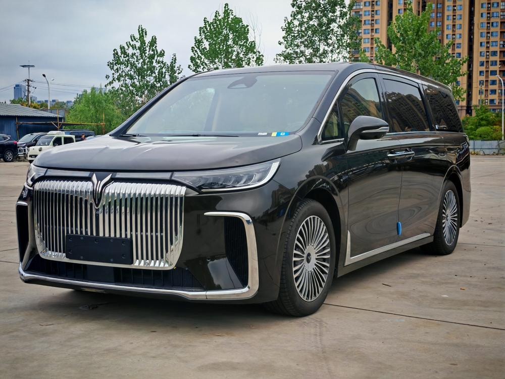 Voyah Dreamer PHEV 2025 — фото автомобиля