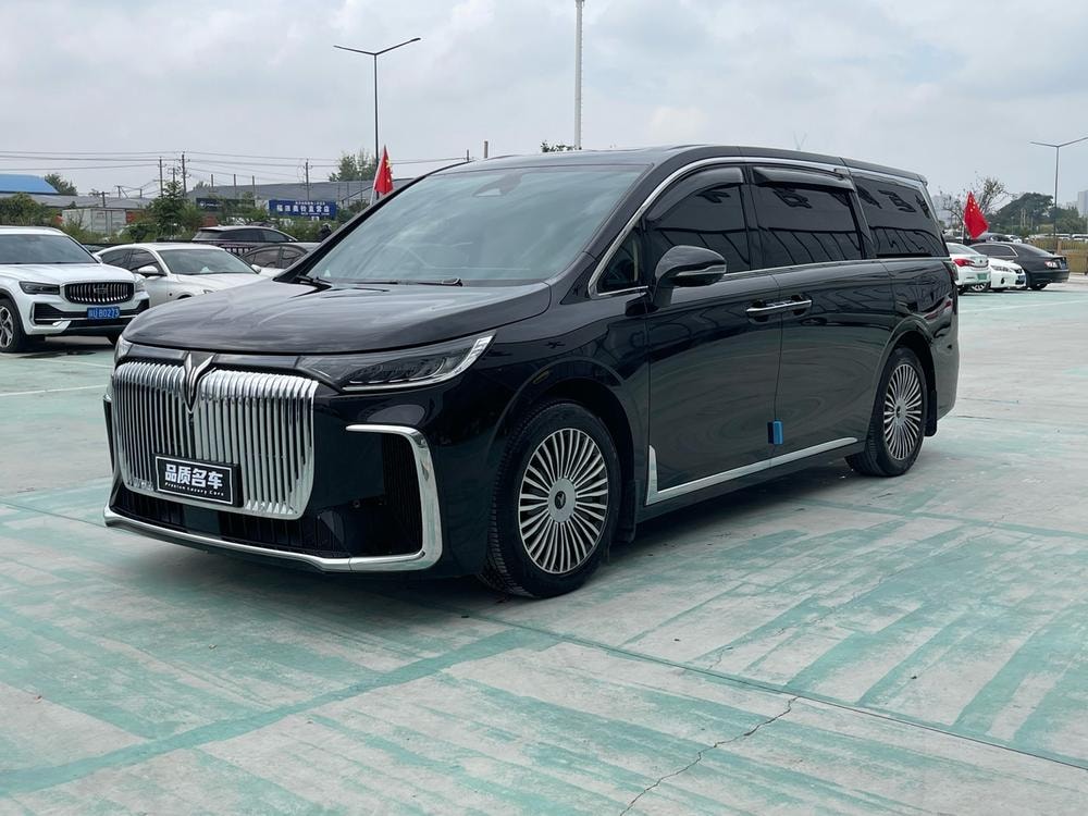 Voyah Dreamer PHEV 2025 — фото автомобиля