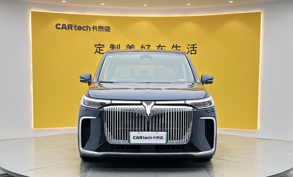 Voyah Dreamer PHEV 2024 — фото автомобиля