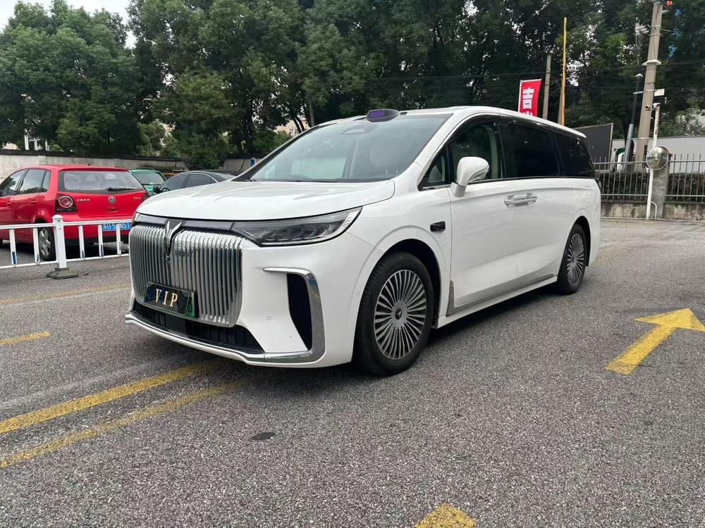 Voyah Dreamer PHEV 2025 — фото автомобиля