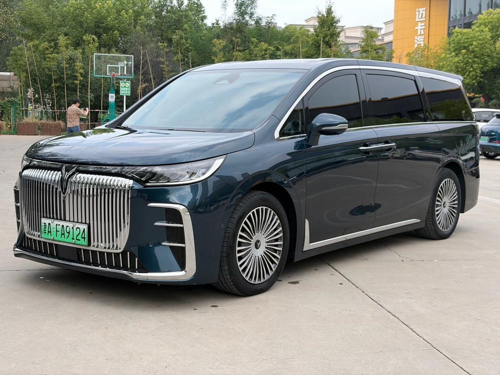 Voyah Dreamer PHEV 2025 — фото автомобиля