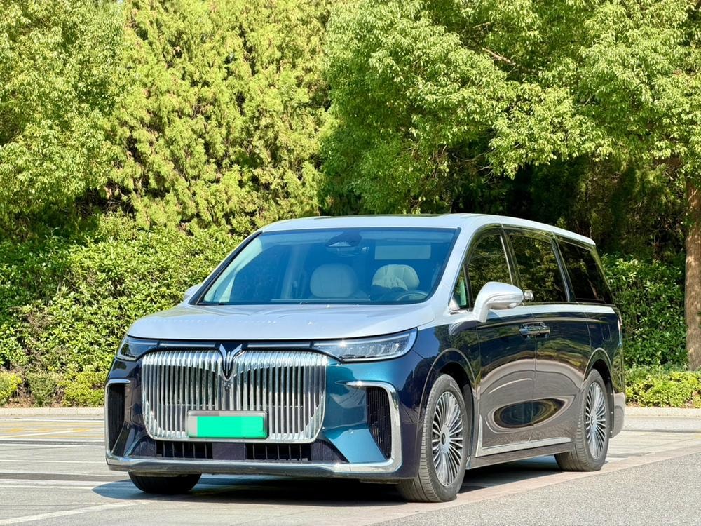 Voyah Dreamer PHEV 2025 — фото автомобиля