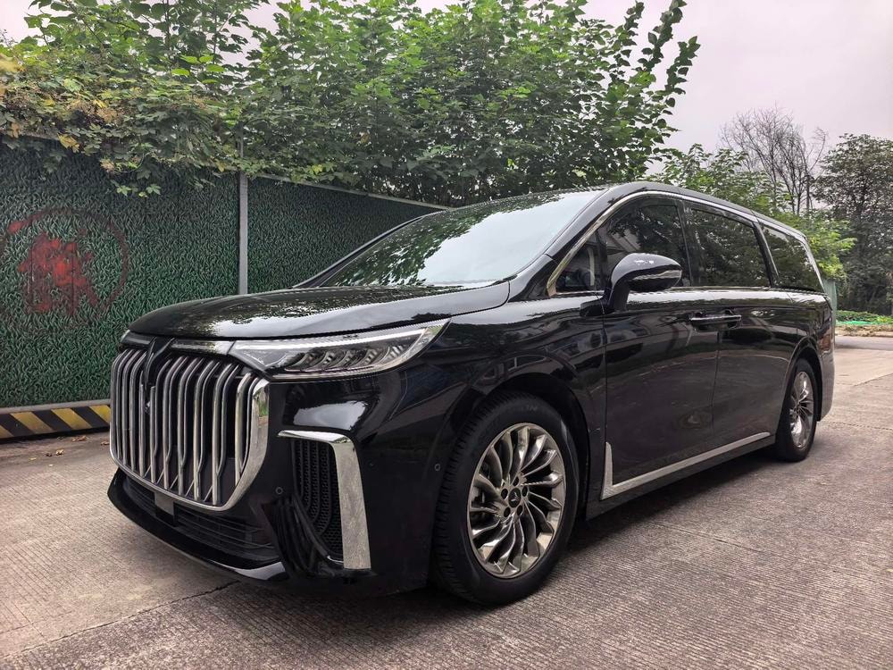 Voyah Dreamer PHEV 2024 — фото автомобиля