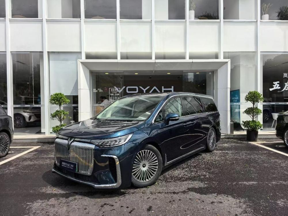 Voyah Dreamer PHEV 2025 — фото автомобиля 1