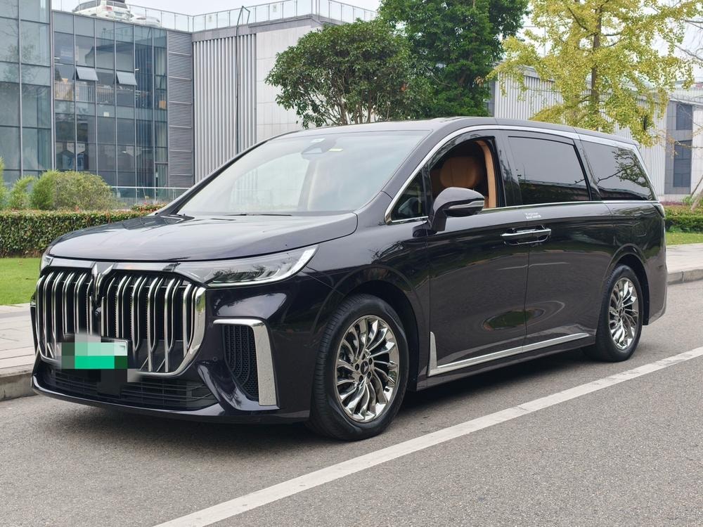 Voyah Dreamer PHEV 2024 — фото автомобиля