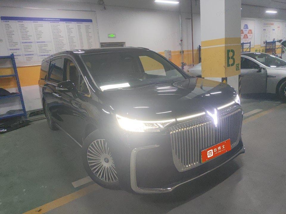 Voyah Dreamer PHEV 2025 — фото автомобиля