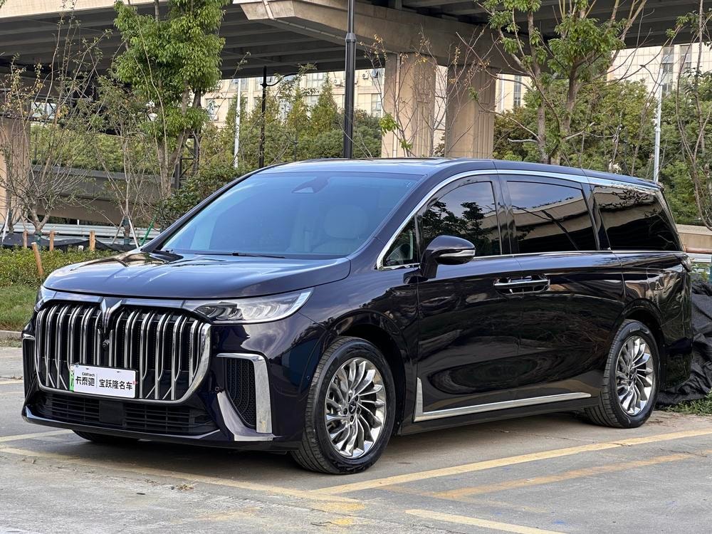 Voyah Dreamer PHEV 2024 — фото автомобиля