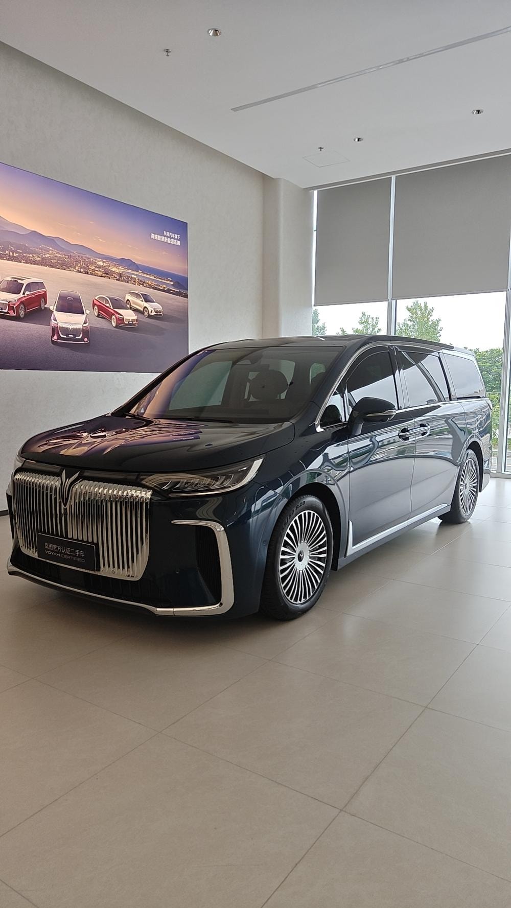 Voyah Dreamer PHEV 2025 — фото автомобиля