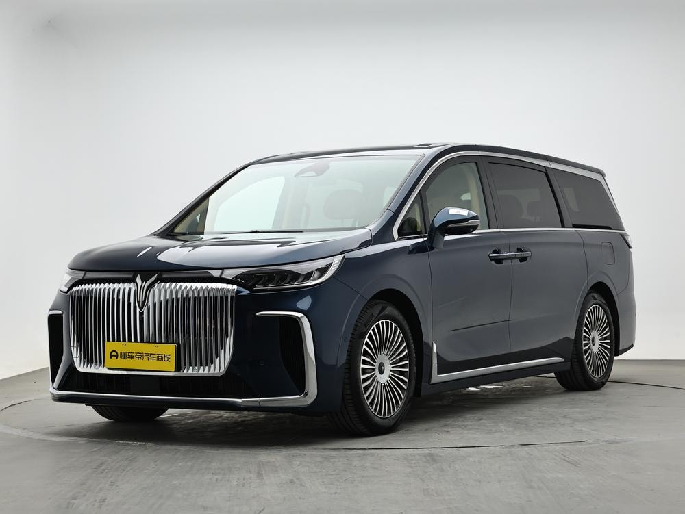 Voyah Dreamer PHEV 2025 — фото автомобиля 1