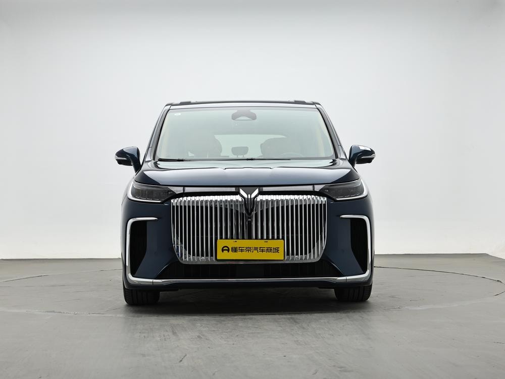 Voyah Dreamer PHEV 2025 — фото автомобиля