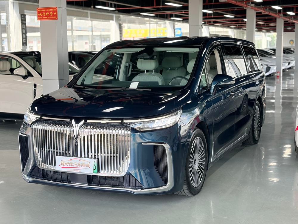 Voyah Dreamer PHEV 2025 — фото автомобиля
