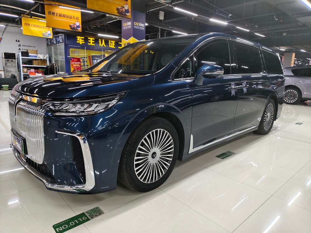 Voyah Dreamer PHEV 2025 — фото автомобиля