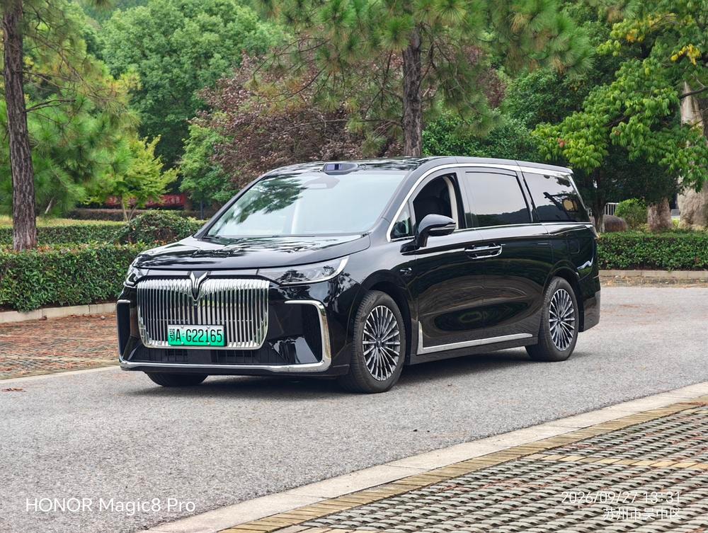 Voyah Dreamer PHEV 2026 — фото автомобиля
