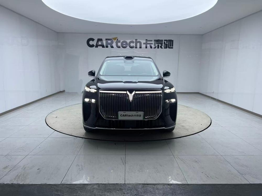 Voyah 岚图泰山 PHEV 2026 — фото автомобиля